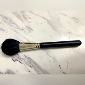 MAC 150 Synthetic Large Powder Brush
